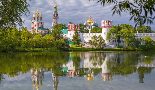 Обои на рабочий стол: архитектура, деревья, монастырь, москва, Москва-река, Новодевичий монастырь, отражение, река, россия