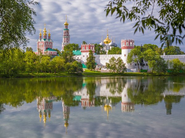 архитектура, деревья, монастырь, москва, Москва-река, Новодевичий монастырь, отражение, река, россия
