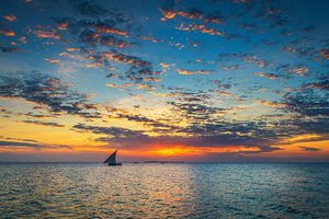 Обои на рабочий стол: boat, clouds, Jeffrey C. Sink, ocean, sky, sunset, Zanzibar, закат, Занзибар, лодка, небо, облака, океан