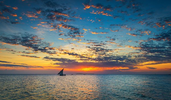 Обои на рабочий стол: boat, clouds, Jeffrey C. Sink, ocean, sky, sunset, Zanzibar, закат, Занзибар, лодка, небо, облака, океан
