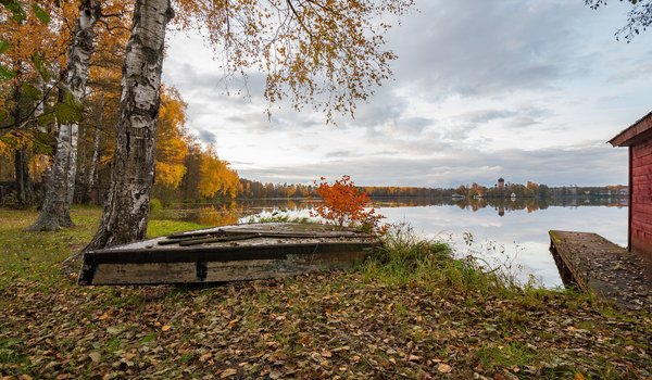 Обои на рабочий стол: Andrey Gubanov, Введенское озеро, Владимирская область, лодка, озеро, октябрь, осень