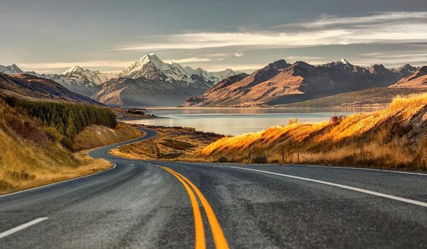 Обои на рабочий стол: clouds, horizon, lake, landscape, mountains, nature, road, sky, горизонт, горы, дорога, небо, облака, озеро, пейзаж, природа