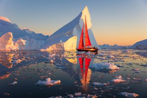 Обои на рабочий стол: Гренландия, лодка, льды, океан, отражение, паруса, парусник, пейзаж, природа, утро