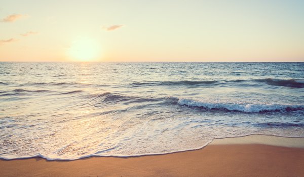 Обои на рабочий стол: beach, beautiful, sand, sea, seascape, sky, sunset, закат, море, песок, пляж