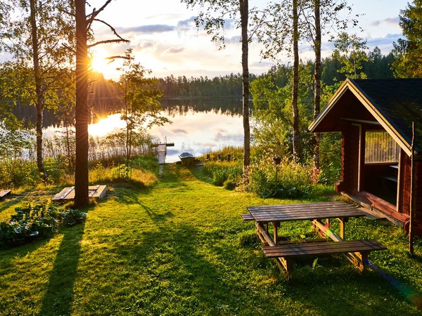 boat, clouds, forest, grass, horizon, house by the lake, lake, landscape, nature, pier, reflection in water, sky, sun, sunset, trees, горизонт, деревья, дом у озера, закат, лес, лодка, небо, облака, озеро, отражение в воде, пейзаж, природа, причал, солнце, трава