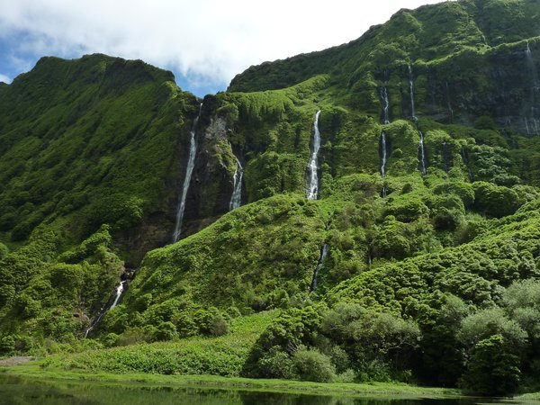 clouds, forest, horizon, jungle, landscape, mountains, nature, plants, river, sky, trees, waterfall, водопад, горизонт, горы, деревья, джунгли, лес, небо, облака, пейзаж, природа, растения, река