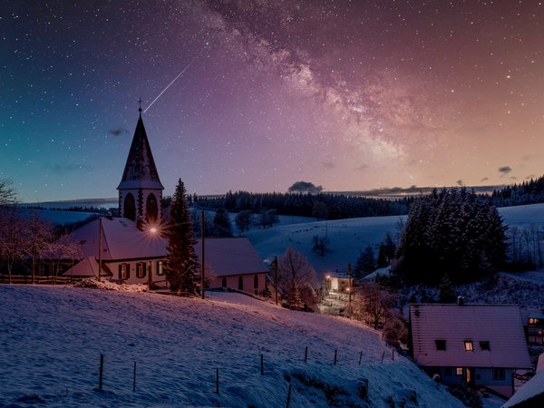 дома, звезды, зима, леса, млечный путь, ночь, освещение, пейзаж, природа, церковь