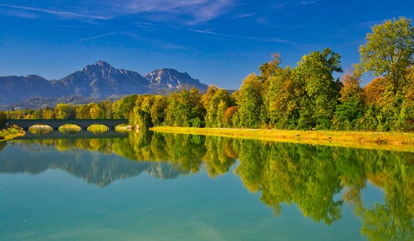 Обои на рабочий стол: bavaria, Bavarian Alps, germany, Saalach River, бавария, Баварские Альпы, германия, горы, деревья, мост, осень, отражение, река, Река Залах