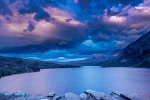 Обои на рабочий стол: Glacier National Park, Montana, Rocky Mountains, Saint Mary Lake, горы, Монтана, Национальный парк Глейшер, небо, облака, озеро, Озеро Святой Марии, Скалистые горы