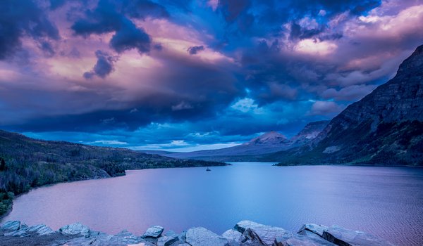 Обои на рабочий стол: Glacier National Park, Montana, Rocky Mountains, Saint Mary Lake, горы, Монтана, Национальный парк Глейшер, небо, облака, озеро, Озеро Святой Марии, Скалистые горы