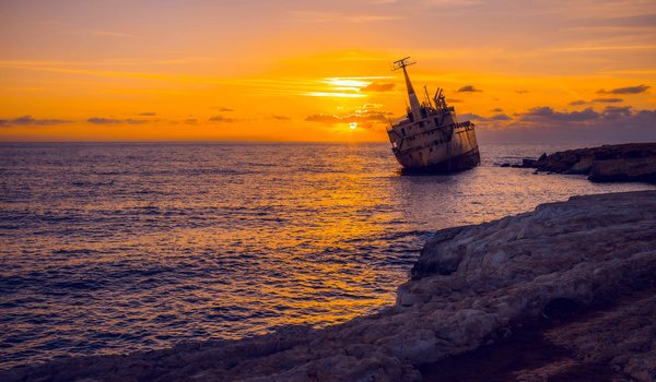 Обои на рабочий стол: Abandoned, Cyprus, sea, shipwreck, sunset