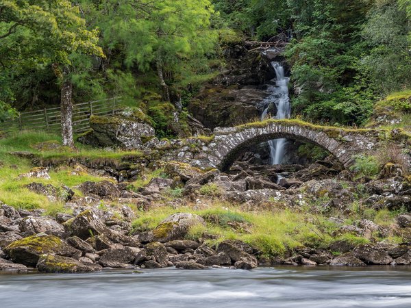 highlands, River Lyon, scotland, водопад, камни, лес, мост, река, река Лион, шотландия