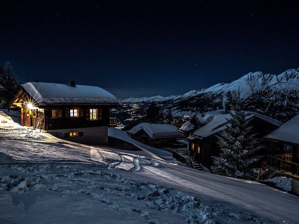Rosswald, горы, долина, дома, зима, ночь, освещение, пейзаж, природа, село, снег, швейцария