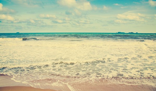 Обои на рабочий стол: beach, blue, sand, sea, seascape, sky, summer, wave, волны, лето, море, небо, песок, пляж