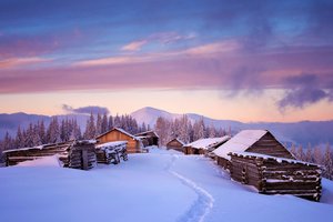 Обои на рабочий стол: clouds, forest, house, landscape, mountains, nature, sky, snow, trees, winter