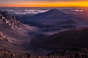 Обои на рабочий стол: Haleakalā crater, sunrise, марс