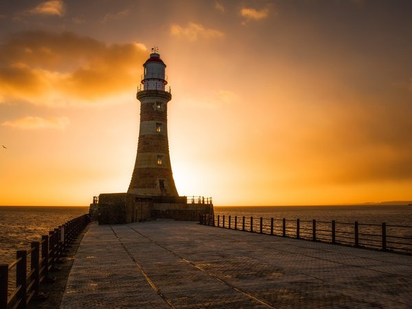 Roker Lighthouse, Sunderland, sunrise, uk