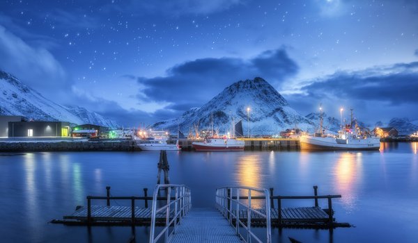 Обои на рабочий стол: Lofoten Island, norway, sunset, вода, дома, закат, зимний пейзаж, корабли, норвегия, Остров Лофотен, пирс