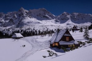 Обои на рабочий стол: Slovakia, Tatra Mountains, Tatra National Park, горы, дом, зима, Словакия, снег, Татранский национальный парк, Татры