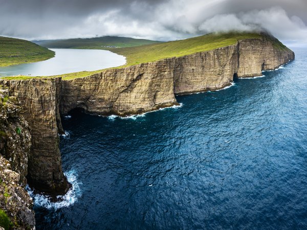 Faroe islands, Leitisvatn, Vagar, озеро, океан, скала, Фарерские острова