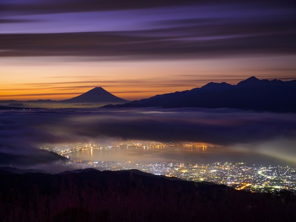 вечер, гора Фуджи, город, горы, долина, ночь, огни, свет, туман, фудзияма, япония