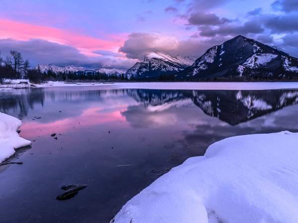 Alberta, Banff National Park, canada, Canadian Rockies, Vermilion Lakes, Альберта, горы, зима, канада, Канадские Скалистые горы, Национальный парк Банф, озеро, Озеро Вермилион, отражение, снег