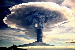 Обои на рабочий стол: вулкан, гора, дым, извержение вулкана, пепел