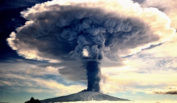 Обои на рабочий стол: вулкан, гора, дым, извержение вулкана, пепел