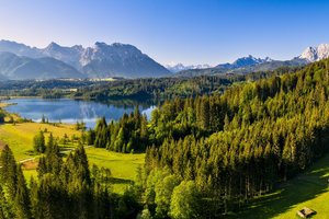 Обои на рабочий стол: bavaria, Bavarian Alps, germany, Werdenfelser Land, бавария, Баварские Альпы, германия, горы, долина, лес, озеро