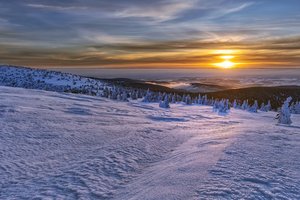 Обои на рабочий стол: Jeseniky, mountains, sunrise, winter