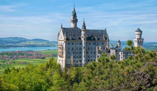Обои на рабочий стол: bavaria, germany, Neuschwanstein Castle, бавария, германия, долина, замок, Замок Нойшванштайн, озеро, панорама