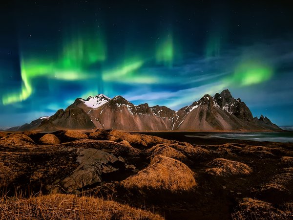 горы, звезды, исландия, мыс, небо, ночь, пляж, северное сияние, Стокснес, фьорд, Хорнафьордюр