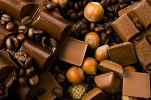 Обои на рабочий стол: chocolate, sweet, кофейные зерна, лесной орех, сладкое, шоколад