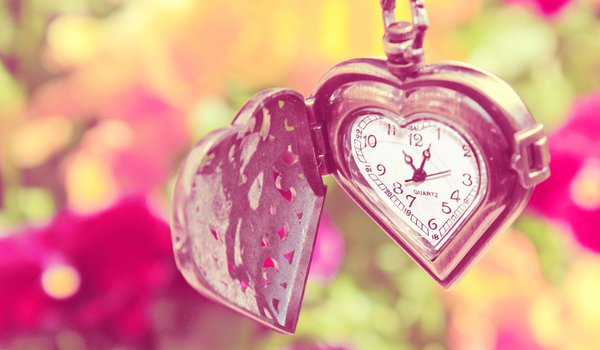 Обои на рабочий стол: лето, сердце, цветы, цепочка, часы
