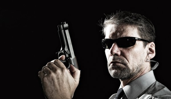 Обои на рабочий стол: агент, оружие, пистолет