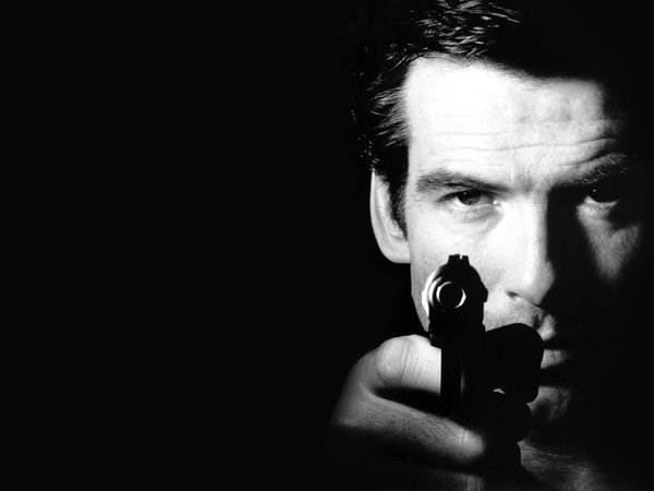 James Bond, pierce brosnan, агент 007, Джеймс Бонд, пирс броснан, пистолет, черный фон