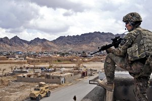 Обои на рабочий стол: афганистан, оружие, солдат