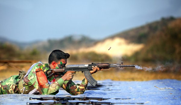 Обои на рабочий стол: Bangladesh Army, оружие, солдат