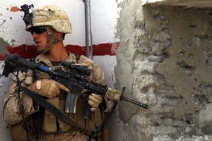 Обои на рабочий стол: United States Marine Corps, оружие, солдат
