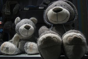 Обои на рабочий стол: bear, happy, медвежонок, мишки, плюшевые, плюшевые медведи, плюшевый
