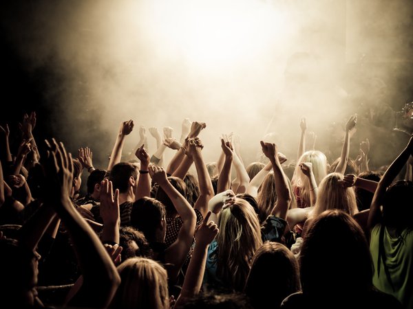 concert smoke, crowd people, аплодисменты, дым, инструменты, клуб, концерт, молодёжь, музыка, настроение, толпа, фото