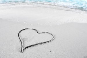 Обои на рабочий стол: берег, настроение, обои, песок, пляж, сердце