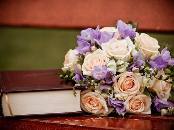 книга, свадьба, цветы
