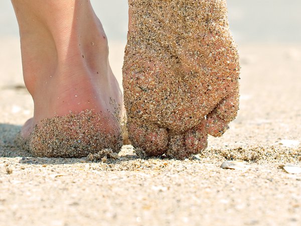 девушка, лето. солнце, настроения, ноги, обои, пляж, пятки. песок. макро, фон