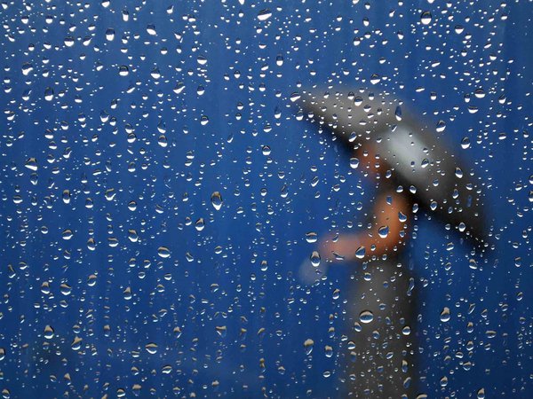 woman in the rain, дождь, капли, силуэт, стекло