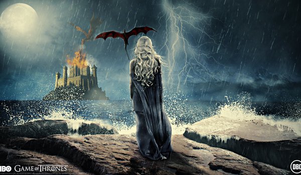 Обои на рабочий стол: Daenerys Targaryen, гроза, девушка, дождь, дракон, замок, игры престолов, крепость, крылья, луна, ночь, огонь, полет, сериал, спина
