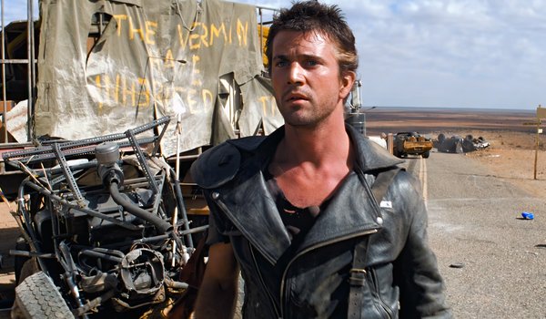 Обои на рабочий стол: actor, apocalyptic, car, film stills, leather jacket, Mad Max, Mel Gibson, men, movies, road, The Road Warrior
