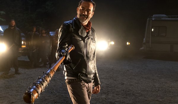 Обои на рабочий стол: actor, beard, celebrity, depth of field, Jeffrey Dean Morgan, leather jacket, men, Negan, smiling, smug face, standing