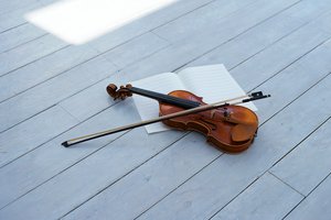 Обои на рабочий стол: bow, string musical instrument, violin, скрипка, смычок, струнный музыкальный инструмент