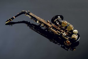 Обои на рабочий стол: saxophone, детали, красивый, музыкальный инструмент, отражение, саксофон